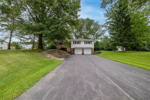 7882 Dewitt Dr, Lysander, NY 13027