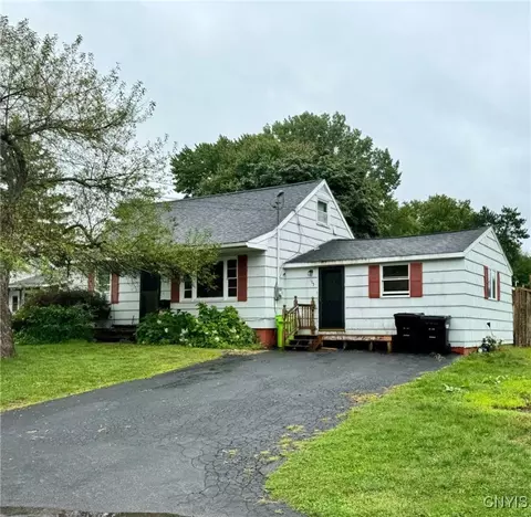105 Brooke Dr, North Syracuse, NY 13212