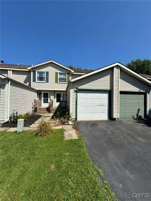 8242 Trevi Ln, Clay, NY 13041