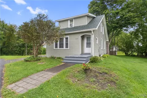9643 Linda Ave, Brewerton, NY 13029