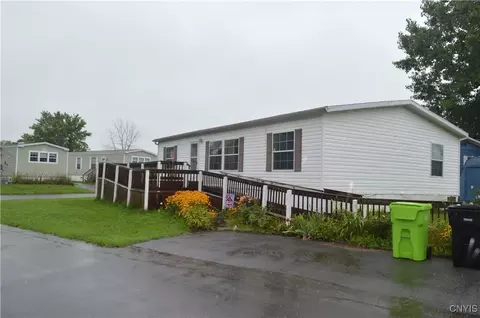 6200 Deptford Ct, Clay, NY 13090