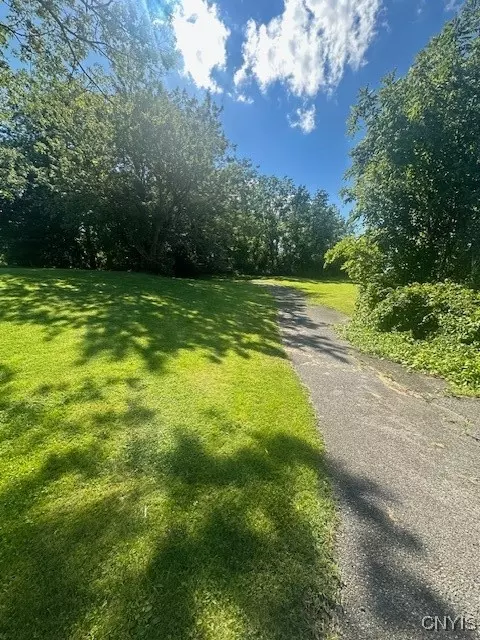 7663 E Sorrell Hill Rd, Van Buren, NY 13027