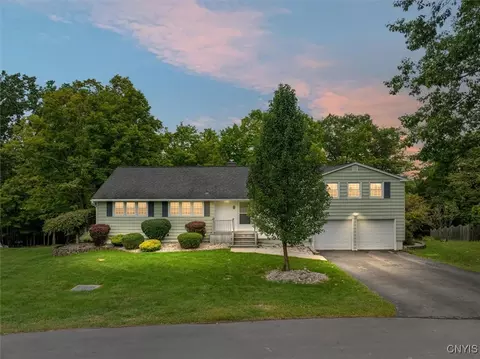 26 Wheatley Cir, New Hartford, NY 13413