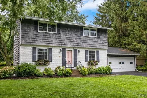 103 Rosewell Mdw, Syracuse, NY 13214