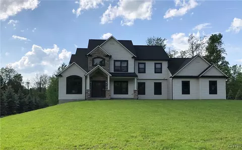 9112 Whistling Swan Ln, Manlius, NY 13104