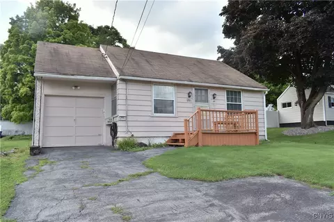 101 Yorkshire Blvd, Syracuse, NY 13219