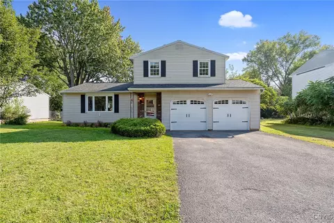 5438 Fortuna Pkwy, Clay, NY 13041