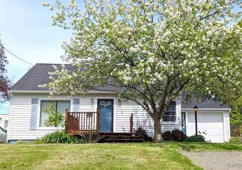 307 Wells Ave E, North Syracuse, NY 13212