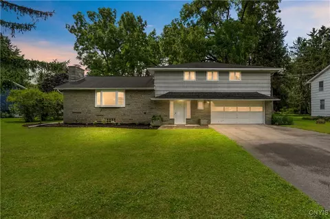 6 Jamar Dr, Fayetteville, NY 13066
