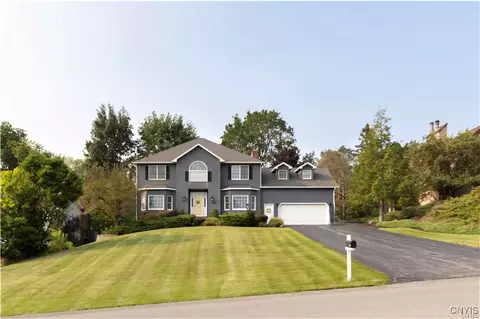 7811 Rolling Ridge Dr, Manlius, NY 13104
