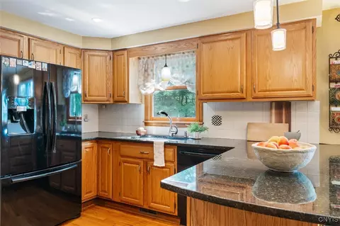 3812 Eider Down Path, Clay, NY 13090 photo 10