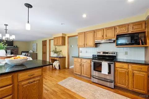 3812 Eider Down Path, Clay, NY 13090 photo 12