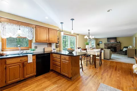 3812 Eider Down Path, Clay, NY 13090 photo 8