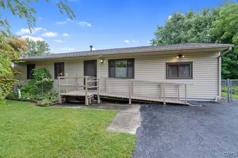 118 Hosmer Dr, Van Buren, NY 13209