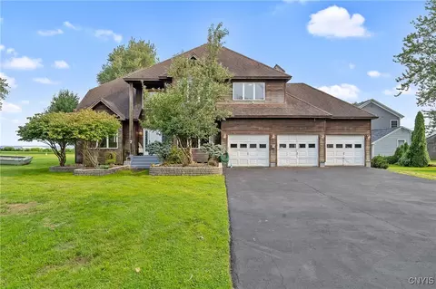 7 Doris Park Dr, Constantia, NY 13044