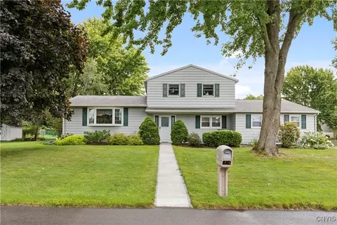 7452 Moonvalley Dr, Clay, NY 13088