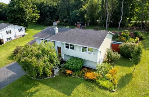 4626 Aqua Dr, Marcellus, NY 13108