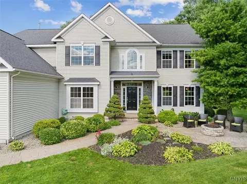 701 Front Royal Cir, Fayetteville, NY 13066