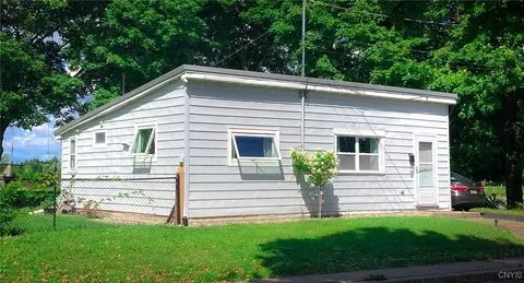 100 Hazard St, Geddes, NY 13209