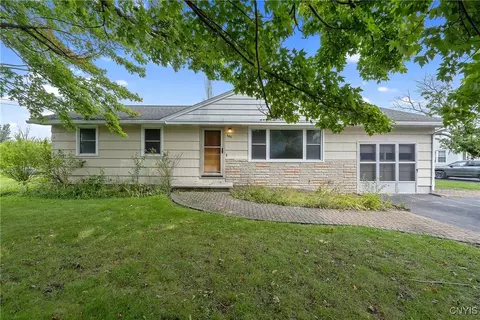 101 Craigie St, Salina, NY 13206