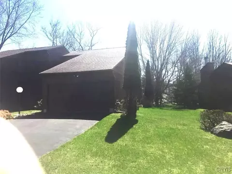 4624 Wisteria Cir, Manlius, NY 13104