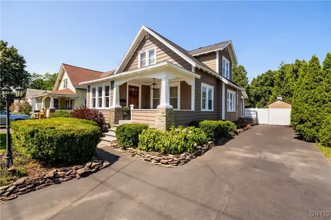 118 Elbow Rd, Salina, NY 13212