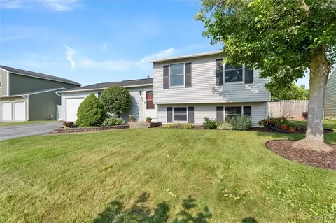 7781 New Hope E, Liverpool, NY 13090