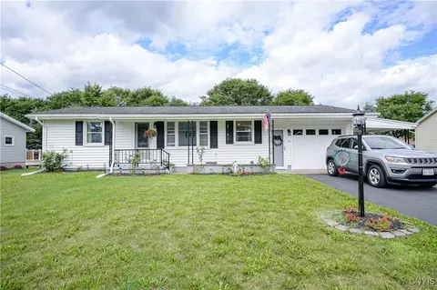4 Royal Brook Ln, New York Mills, NY 13417