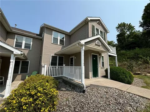 200 Shinnecock Ln, Camillus, NY 13031