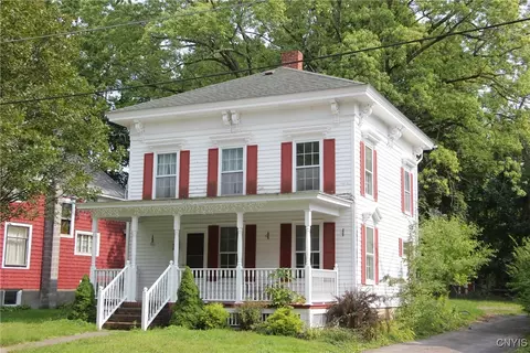 5 Pine St, Hamilton, NY 13346