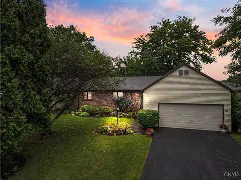 502 Kimry Moor, Fayetteville, NY 13066