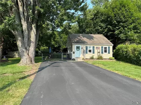 107 Maple Manor Dr, Syracuse, NY 13212