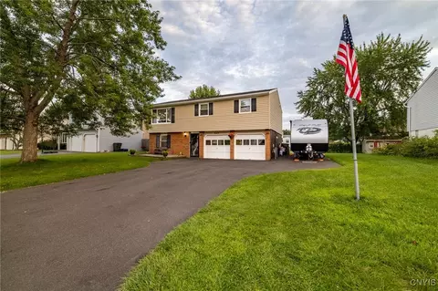 5413 Amalfi Dr, Clay, NY 13041