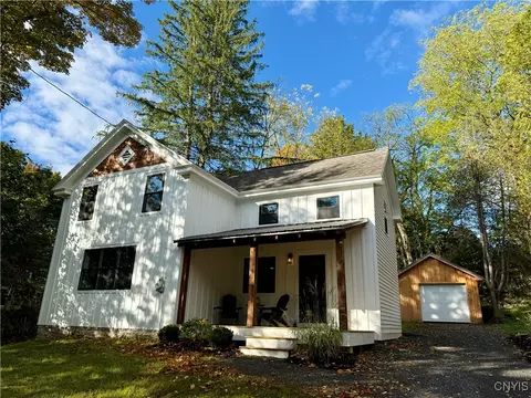 73 Farnham St, Cazenovia, NY 13035