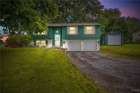 420 Idlewood Blvd, Van Buren, NY 13027
