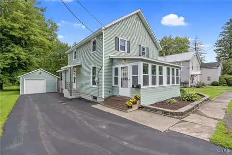 10 Homestead Ave, Schroeppel, NY 13135