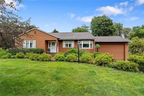 5306 Poster Ln, Fayetteville, NY 13066