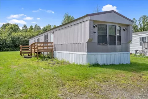 956 Middle Rd #29W, Scriba, NY 13126