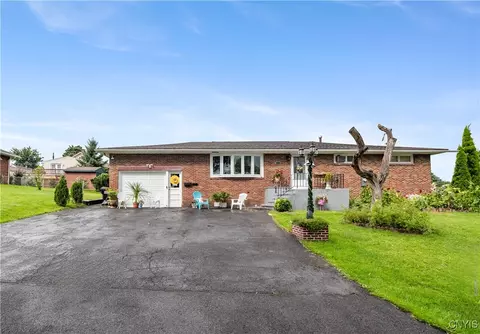 211 Tower Ave, Salina, NY 13206