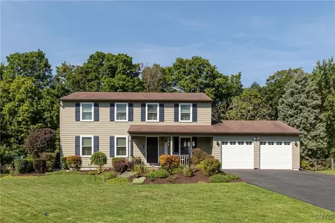 418 Weatheridge Dr, Camillus, NY 13031