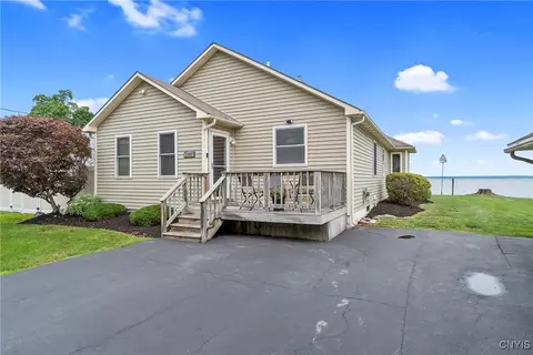 7309 Lakeshore Rd, Cicero, NY 13039