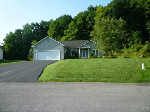3823 Pegasus Cir, Syracuse, NY 13209