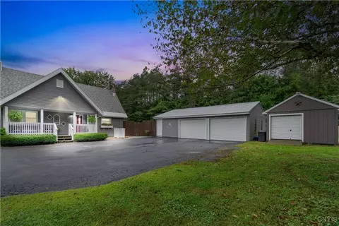 226 Hawk Rd, Volney, NY 13069
