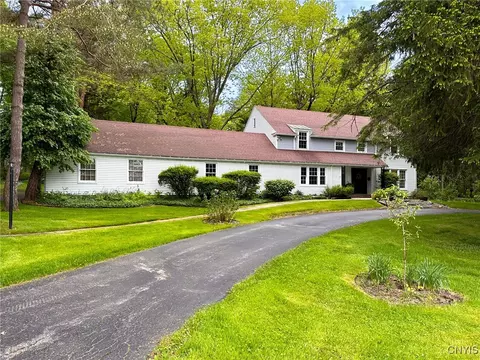 30 Jordan Rd, New Hartford, NY 13413