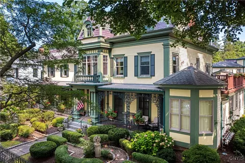 77 E Genesee St #2, Skaneateles, NY 13152