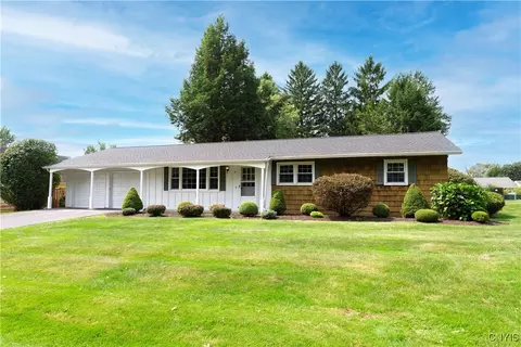 14 Fairlane Dr, Whitestown, NY 13492