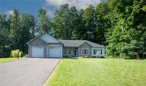 7925 Springwoods Cir, Lysander, NY 13027