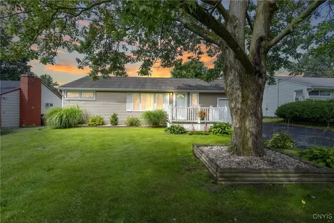 118 Marian Dr, Salina, NY 13211