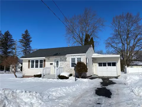 322 Summit Ave, Oneida, NY 13421 photo 2