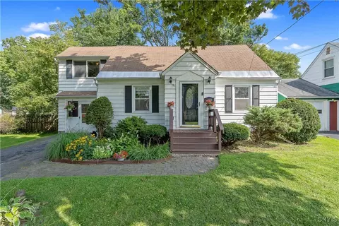 233 Melrose Dr, North Syracuse, NY 13212